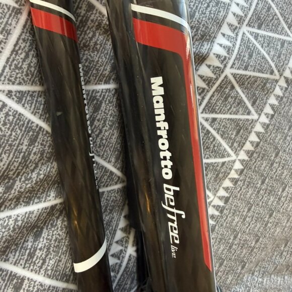 Manfrotto Befree Live Carbon Fiber Tripod Kit with Fluid Video Head - Picture 5 of 6